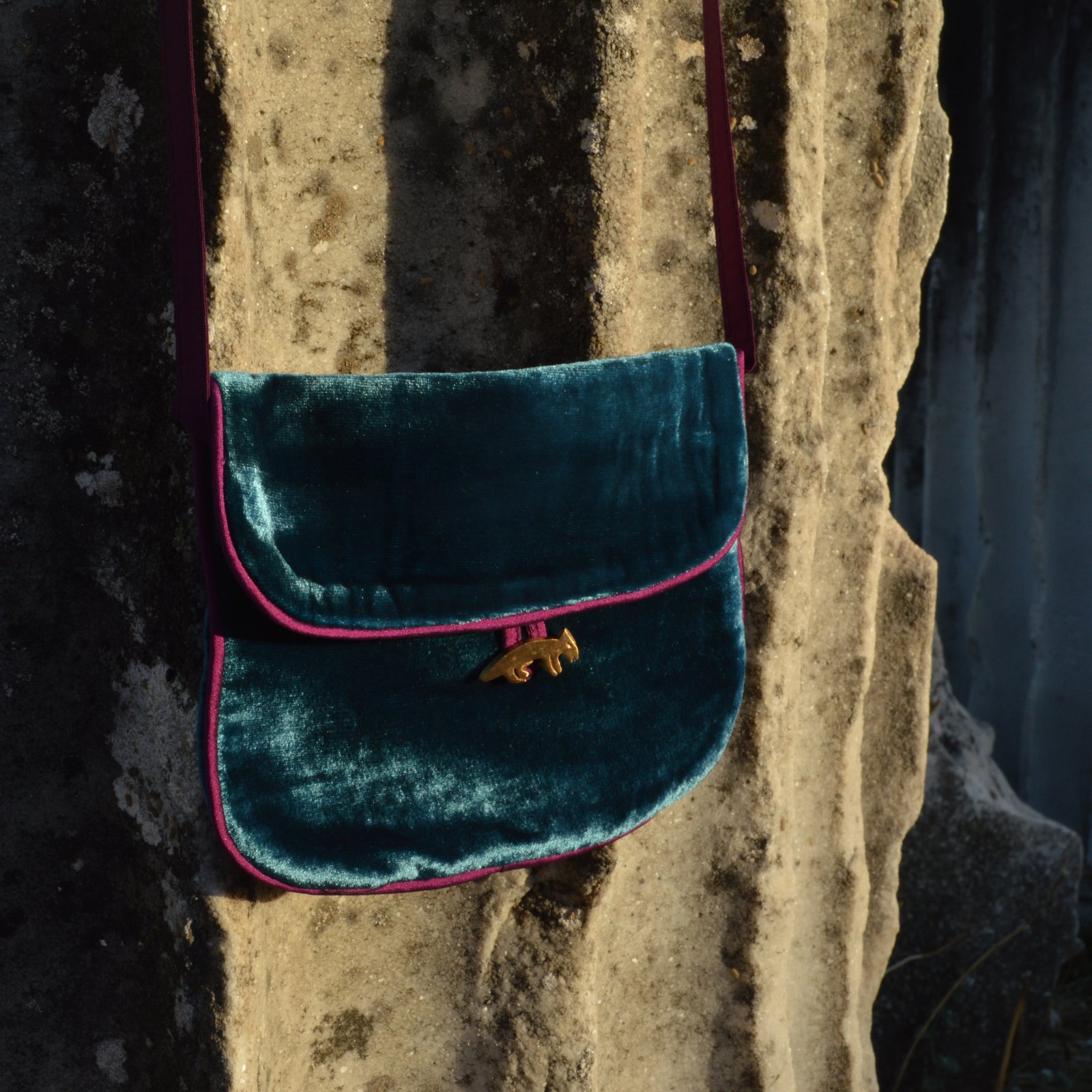 midnight blue loup min messenger